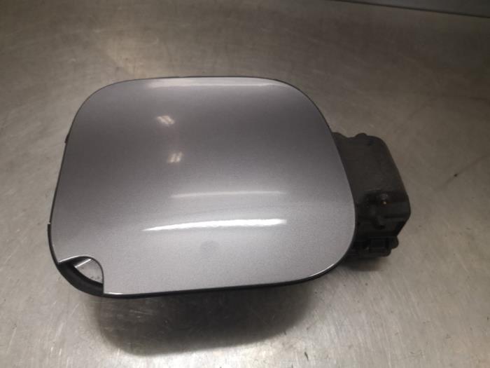 Tank cap cover from a Renault Captur (2R) 0.9 Energy TCE 12V 2016