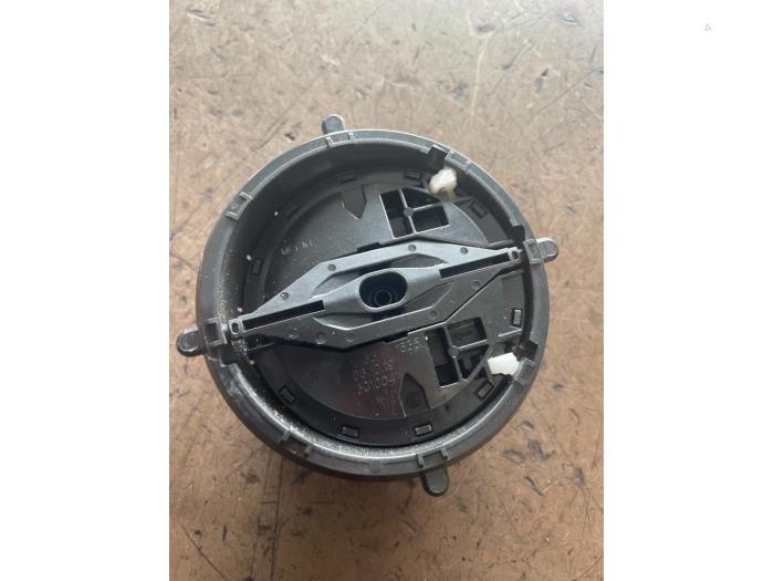 Mirror motor, right from a Renault Master V Combi  2022
