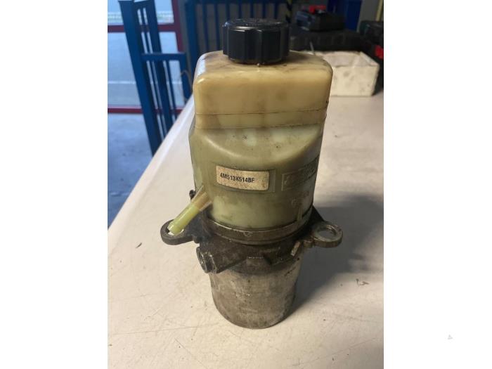 Used Power steering pump Ford Focus 2 C+C 2.0 TDCi 16V Price on request offered by Bongers Auto-Onderdelen Zeeland
