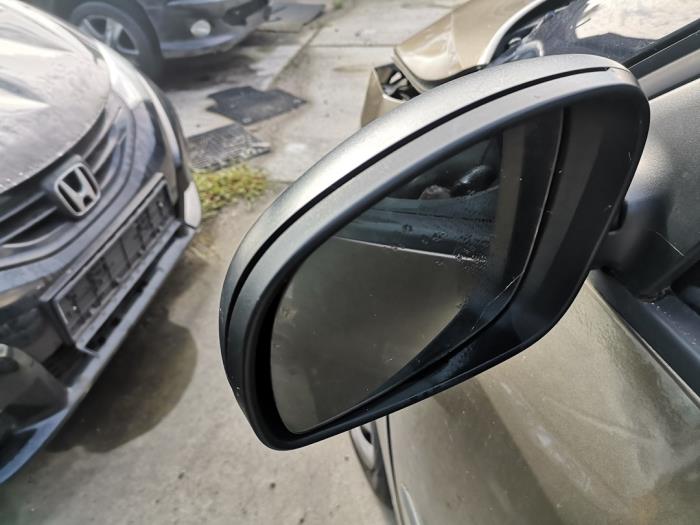 Wing mirror, left from a Skoda Roomster (5J) 1.2 12V HTP 2015