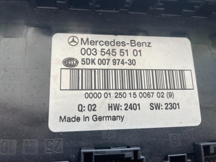 Sicherungskasten van een Mercedes-Benz C Sportcoupé (C203) 2.0 C-180 16V 2001