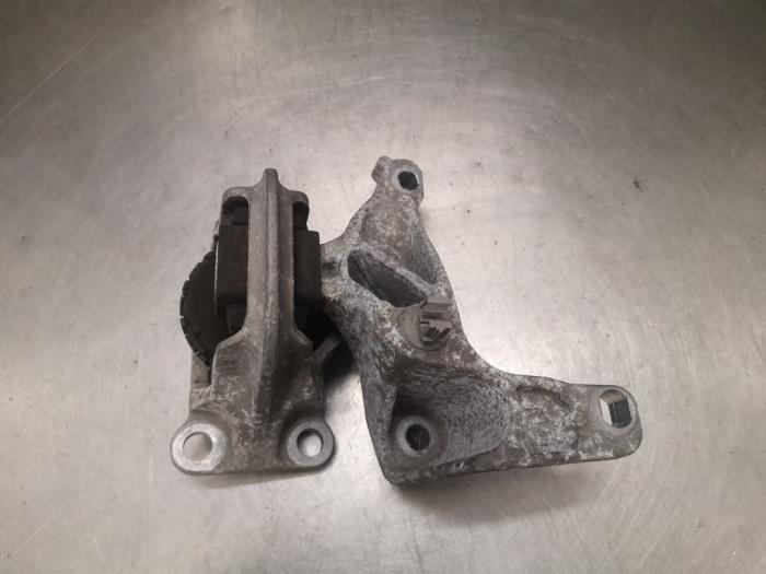 Used Engine mount Renault Megane III Berline (BZ) 1.6 16V Price on request offered by Bongers Auto-Onderdelen Zeeland