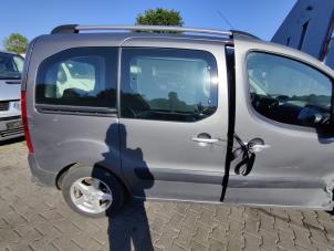 Używane Drzwi przesuwne prawe Peugeot Partner Tepee (7A/B/C/D/E/F/G/J/P/S) 1.6 HDi,Blue HDi 75 Cena na żądanie oferowane przez Bongers Auto-Onderdelen Zeeland