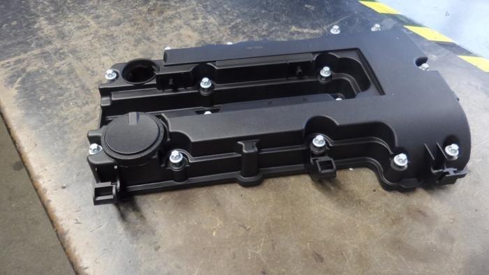 Rocker cover Opel Astra - 25198874