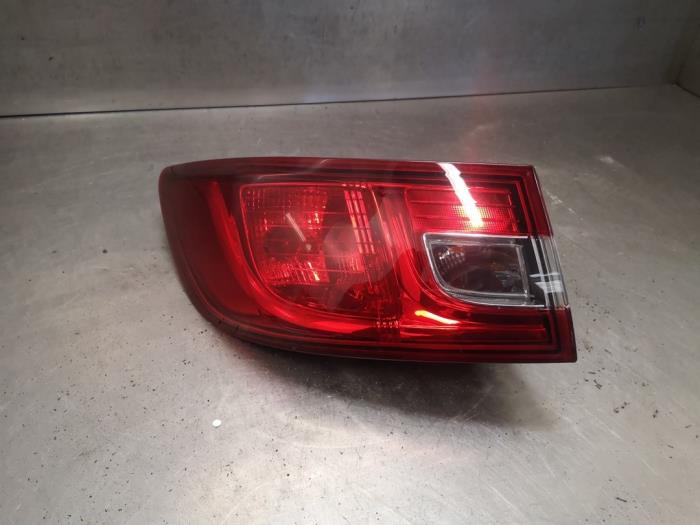 Taillight, left from a Renault Clio IV (5R) 1.5 Energy dCi 90 FAP 2015