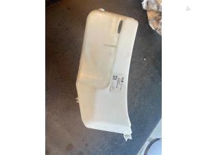 Used Front windscreen washer reservoir Renault Clio IV (5R) Price on request offered by Bongers Auto-Onderdelen Zeeland