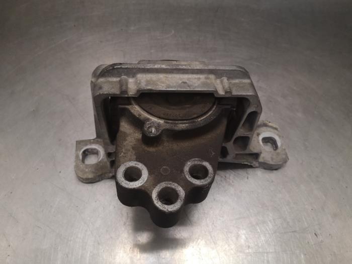 Used Engine mount Ford Focus 3 Wagon 1.0 Ti-VCT EcoBoost 12V 100 Price on request offered by Bongers Auto-Onderdelen Zeeland