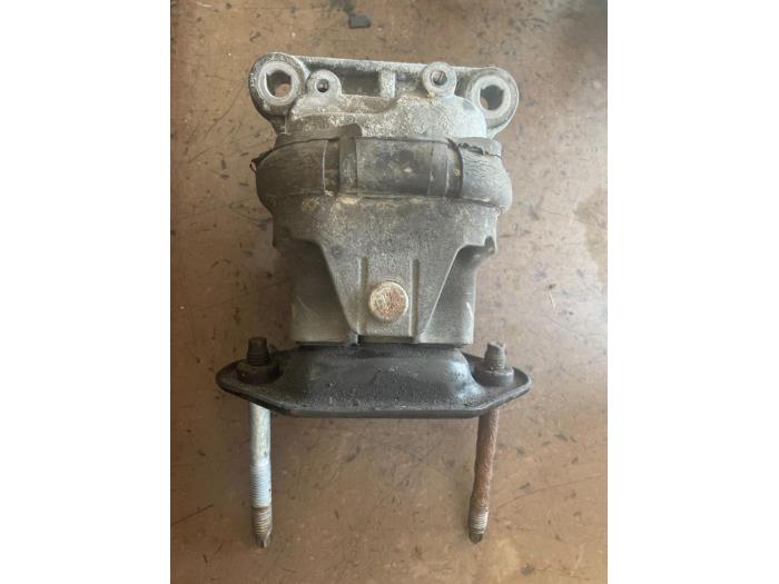 Used Engine mount Chrysler 300 C 3.5 V6 24V Price on request offered by Bongers Auto-Onderdelen Zeeland