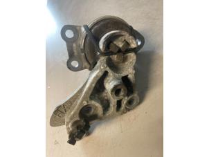 Used Engine mount Renault Scénic III (JZ) 2.0 dCi 16V Autom. Price on request offered by Bongers Auto-Onderdelen Zeeland