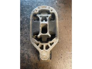 Used Gearbox mount Renault Scénic III (JZ) 2.0 dCi 16V Autom. Price on request offered by Bongers Auto-Onderdelen Zeeland