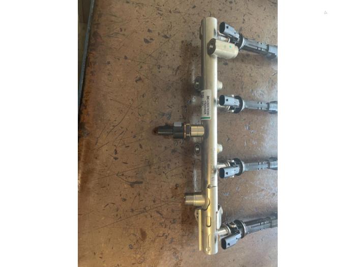 Usagé Système d'injection Renault Megane IV Estate (RFBK) 1.3 TCE 140 16V Prix sur demande proposé par Bongers Auto-Onderdelen Zeeland