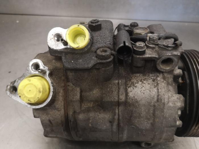 Air conditioning pump from a BMW 5 serie (E39) 520i 24V 1999