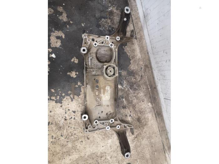 Gebrauchte Unterrahmen Volkswagen Tiguan (5N1/2) 2.0 TSI 16V 4Motion Preis auf Anfrage angeboten von Bongers Auto-Onderdelen Zeeland