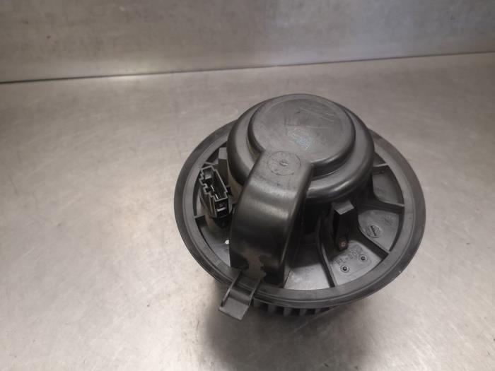 Silnik wentylatora nagrzewnicy z Volkswagen Transporter T5 2.0 BiTDI DRF 2014