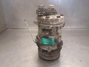 Used Air conditioning pump Renault Master II (JD) 2.8 dTi T28 Price on request offered by Bongers Auto-Onderdelen Zeeland