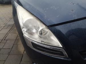 Used Headlight, right Peugeot 5008 I (0A/0E) 1.6 VTI 16V Price on request offered by Bongers Auto-Onderdelen Zeeland