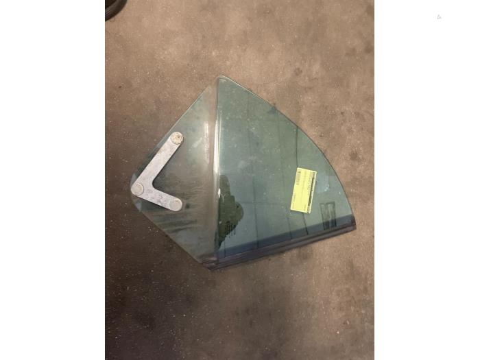 Usados Ventanilla triangular derecha detrás Nissan Micra C+C (K12) 1.4 16V Precio de solicitud ofrecido por Bongers Auto-Onderdelen Zeeland