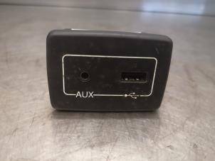 Gebrauchte AUX / USB-Anschluss Fiat Ducato (250) 2.0 D 115 Multijet Preis auf Anfrage angeboten von Bongers Auto-Onderdelen Zeeland