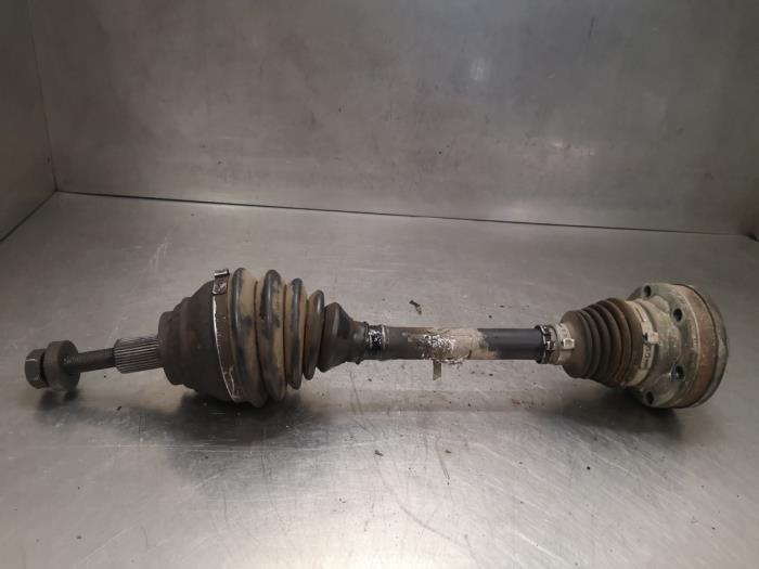 Front drive shaft, right from a Audi A3 (8P1) 2.0 TDI 16V 2005