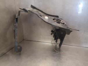 Used Headlight frame, right Mercedes E (W211) 3.2 E-320 CDI 24V Price on request offered by Bongers Auto-Onderdelen Zeeland