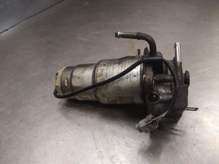 Begagnade Bränslefilterhus Toyota Avensis Wagon (T25/B1E) 2.2 D-4D 16V D-CAT Pris på förfrågan erbjuds av Bongers Auto-Onderdelen Zeeland