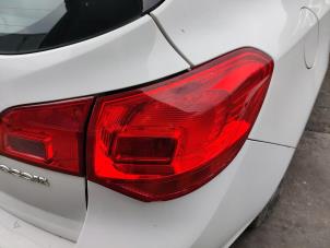 Used Taillight, right Opel Astra J Sports Tourer (PD8/PE8/PF8) 1.7 CDTi 16V Price on request offered by Bongers Auto-Onderdelen Zeeland