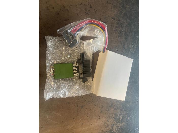 Heater resistor Opel Corsa III - 6845796