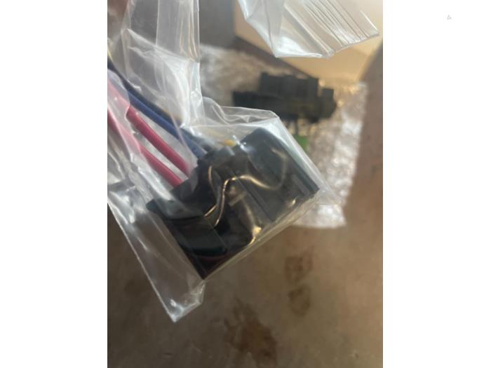 Heater resistor Opel Corsa III - 6845796
