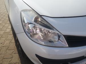 Used Headlight, right Renault Clio III (BR/CR) 1.2 16V 75 Price on request offered by Bongers Auto-Onderdelen Zeeland