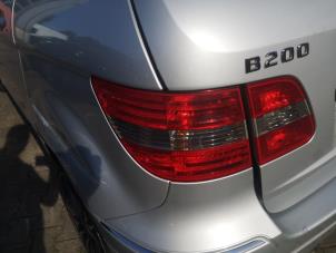 Używane Tylne swiatlo pozycyjne lewe Mercedes B (W245,242) 2.0 B-200 16V Turbo Cena na żądanie oferowane przez Bongers Auto-Onderdelen Zeeland