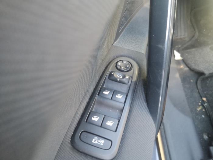 Electric window switch from a Peugeot 508 (8D) 1.6 HDiF 16V 2011