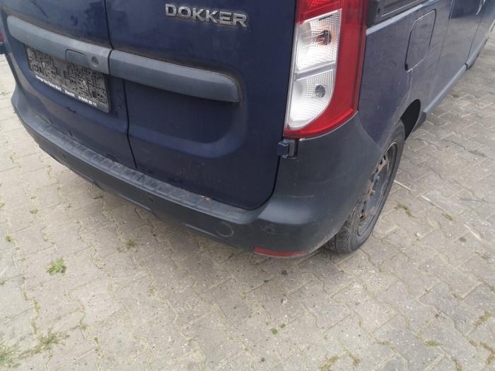 Parachoques trasero de un Dacia Dokker (0S) 1.5 dCi 90 2013