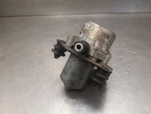 Used Power steering pump Skoda Yeti (5LAC) 1.2 TSI 16V Price on request offered by Bongers Auto-Onderdelen Zeeland
