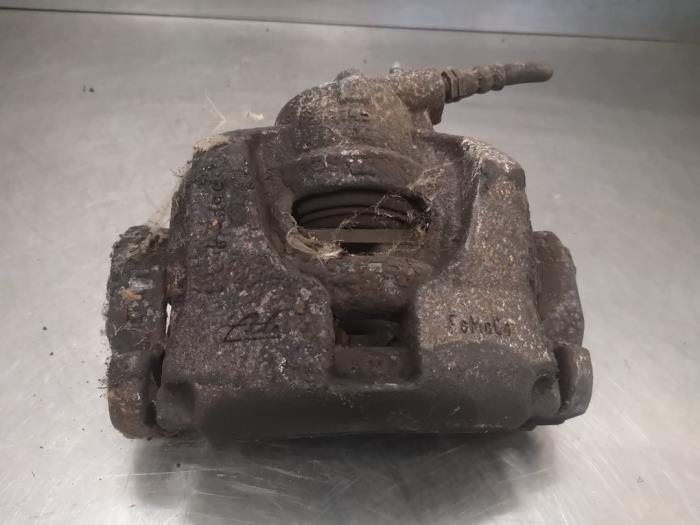 Gebrauchte Bremszange links vorne Ford Mondeo IV Wagon 2.0 TDCi 115 16V Preis auf Anfrage angeboten von Bongers Auto-Onderdelen Zeeland
