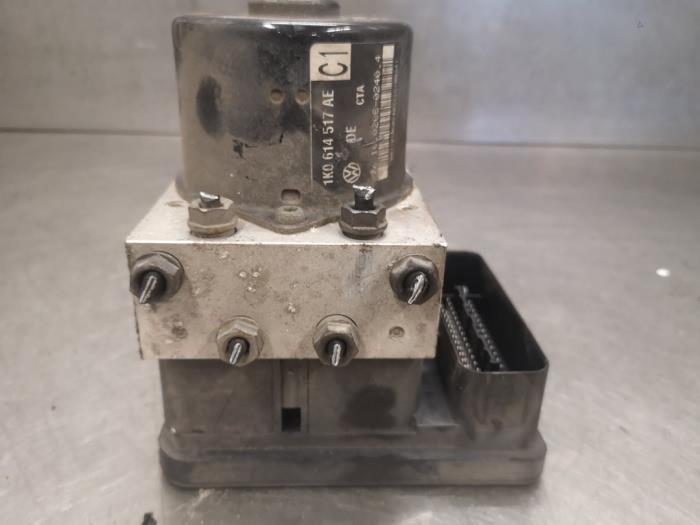 Used ABS pump Volkswagen Touran (1T1/T2) 2.0 Ecofuel Price on request offered by Bongers Auto-Onderdelen Zeeland