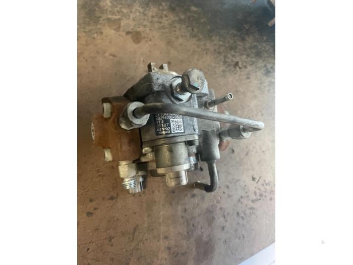Diesel pump from a Toyota Corolla Verso (R10/11) 2.2 D-4D 16V 2007