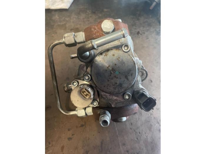 Diesel pump from a Toyota Corolla Verso (R10/11) 2.2 D-4D 16V 2007