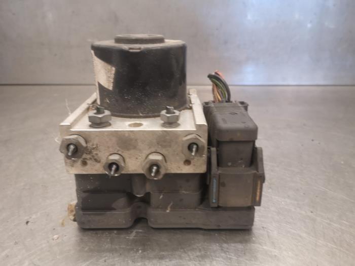 Begagnade ABS-pump Ford Fusion 1.25 16V Pris på förfrågan erbjuds av Bongers Auto-Onderdelen Zeeland