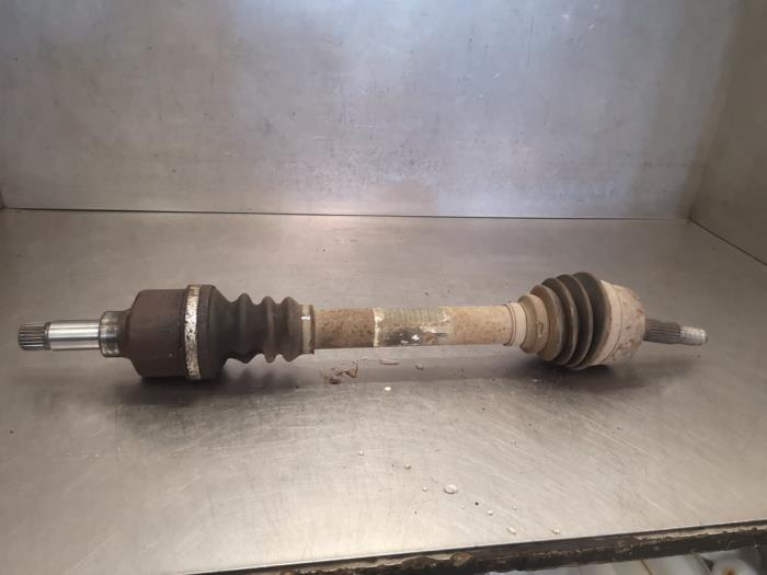 Front drive shaft, left from a Peugeot 206 (2A/C/H/J/S) 1.1 XN,XR 2002