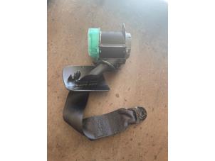 Used Rear seatbelt, centre Renault Captur (2R) 0.9 Energy TCE 12V Price on request offered by Bongers Auto-Onderdelen Zeeland