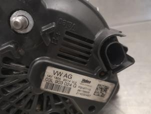 Dynamo van een Volkswagen Multivan T5 (7E/7HC/7HF/7HM) 2.0 BiTDI DRF 2014