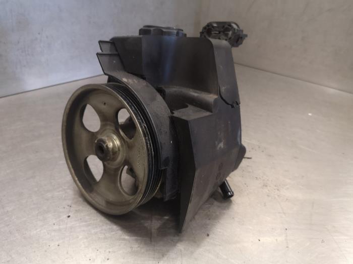 Used Power steering pump Peugeot 206+ (2L/M) 1.1 XR,XS Price on request offered by Bongers Auto-Onderdelen Zeeland