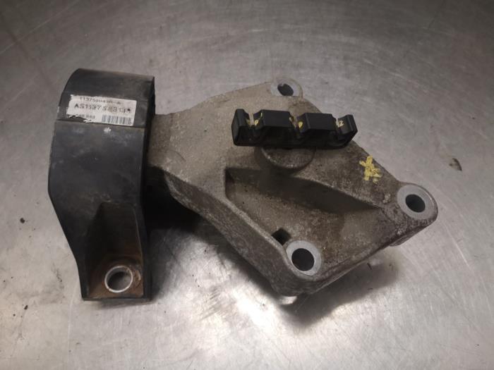 Engine mount Dacia Sandero II, 2012 0.9 TCE 12V, Hatchback, Petrol, 898cc, 66kW (90pk), FWD, H4B400; H4BA4; H4B410; H4B408; H4BB4; H4B411; H4B412, 2012-10 (Used)