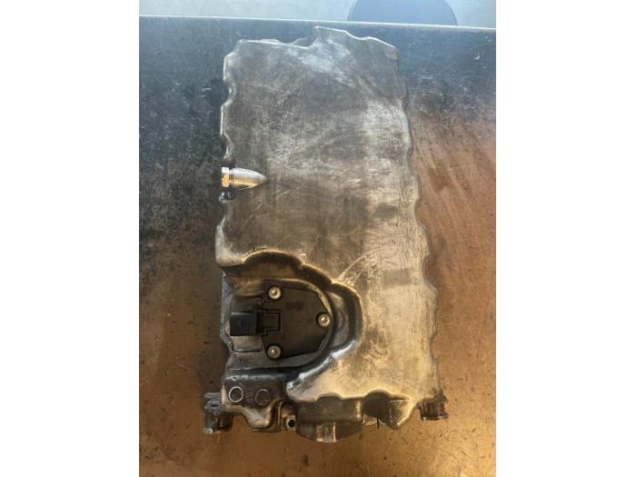 Usagé Couvercle carter Volkswagen Multivan T5 (7E/7HC/7HF/7HM) 2.0 BiTDI DRF Prix sur demande proposé par Bongers Auto-Onderdelen Zeeland
