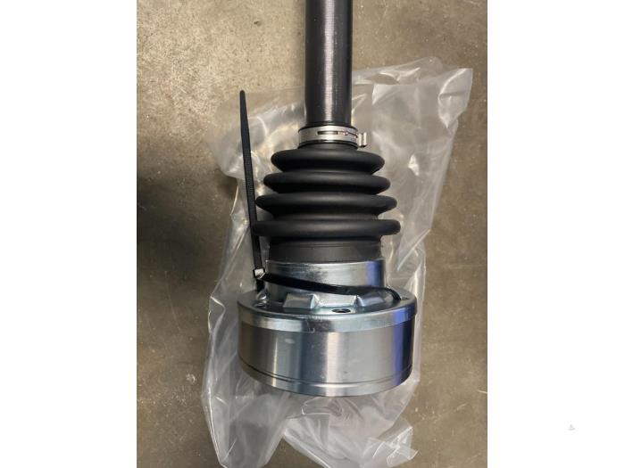 Front drive shaft, right from a Volkswagen Caddy Combi III (2KB,2KJ) 1.6 TDI 16V