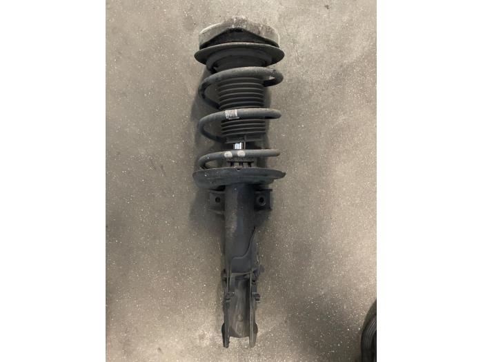 Front shock absorber rod, right from a Mercedes-Benz GLK (204.7/9) 2.2 220 CDI 16V BlueEfficiency 2014
