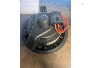 Used Heating and ventilation fan motor Renault Clio IV (5R) Price on request offered by Bongers Auto-Onderdelen Zeeland