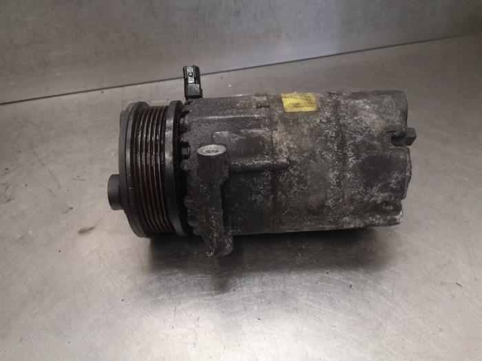Air conditioning pump from a Ford Mondeo IV Wagon 2.0 TDCi 140 16V 2007