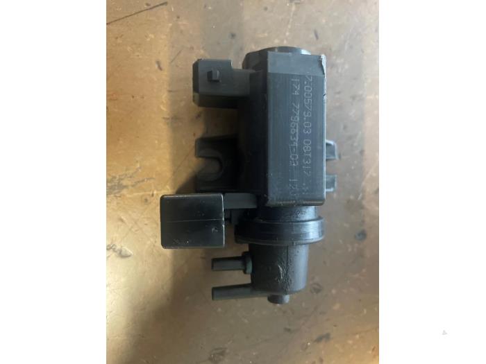 Turbo relief valve from a BMW 3 serie Compact (E46/5) 320td 16V 2002