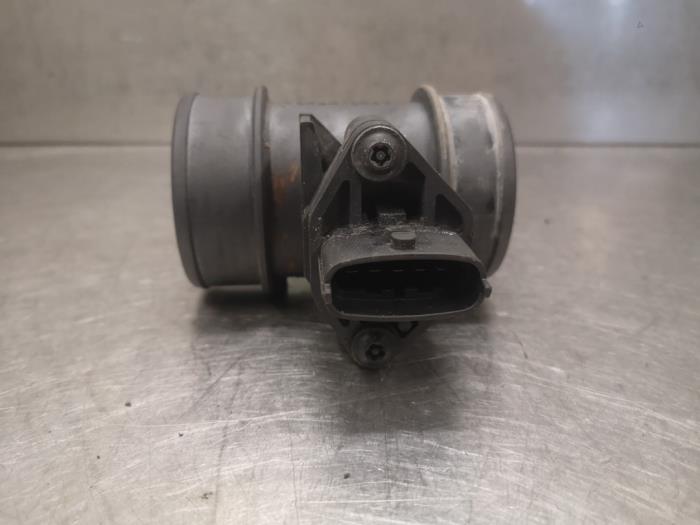 Air mass meter from a Opel Corsa C (F08/68) 1.0 12V Twin Port 2004